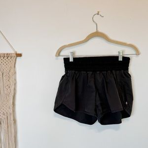 Lululemon Tracker Shorts 4” Inseam Black/Gray